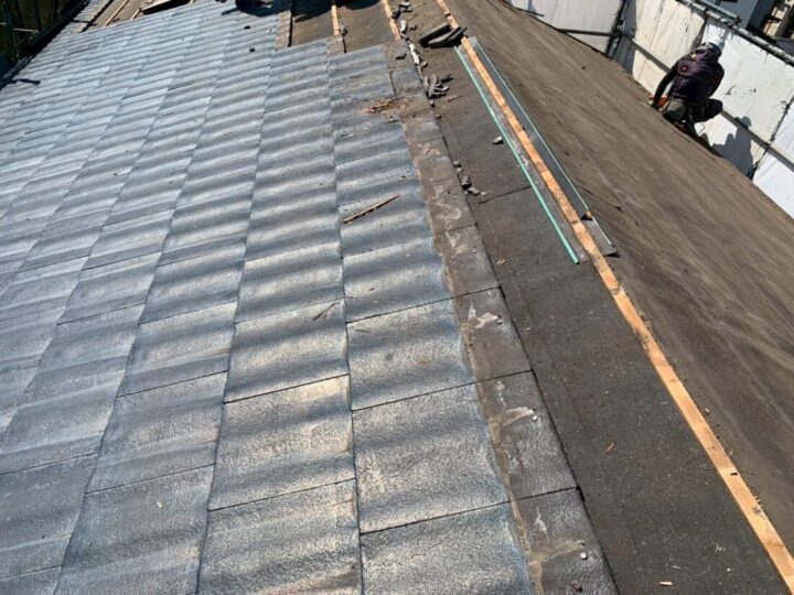屋根葺き替え工事　瓦撤去